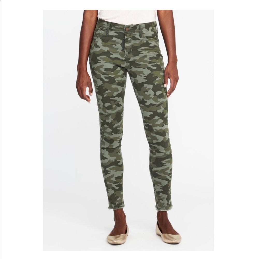 Old Navy camo print ankle jeans